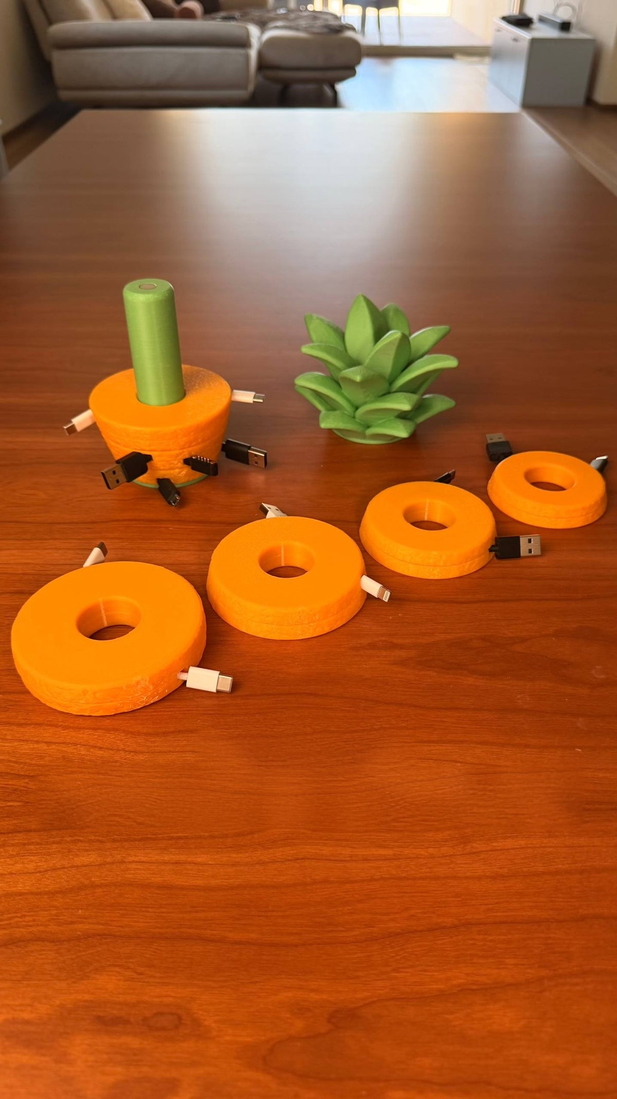 Pinecable – Pineapple Cable Organizer