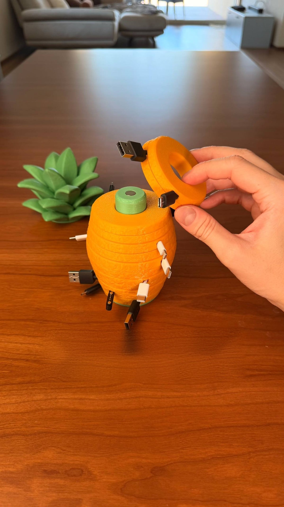 Pinecable – Pineapple Cable Organizer